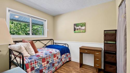 7-7732 Squilax-Anglemont Road, Anglemont, BC - Indoor Photo Showing Bedroom