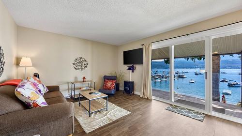 7-7732 Squilax-Anglemont Road, Anglemont, BC - Indoor Photo Showing Living Room