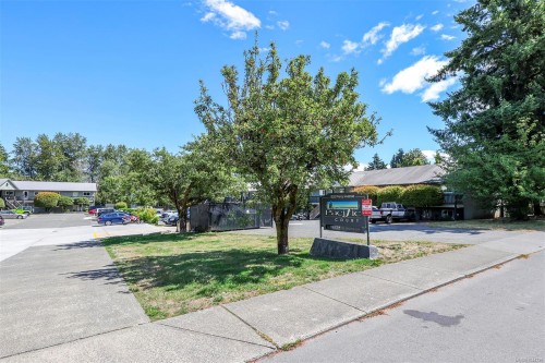 #8-1520 Piercy Ave, Courtenay, BC - Outdoor