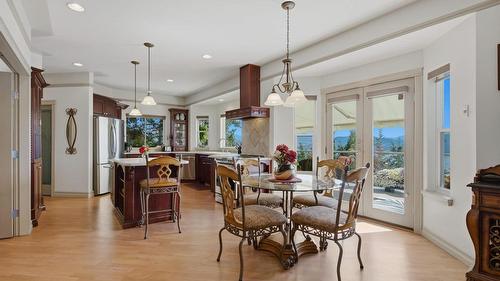 594 Mountain Drive, Vernon, BC - Indoor Photo Showing Dining Room