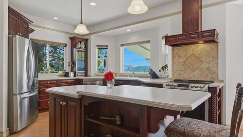 594 Mountain Drive, Vernon, BC - Indoor Photo Showing Kitchen