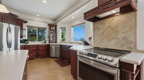 594 Mountain Drive, Vernon, BC - Indoor Photo Showing Kitchen
