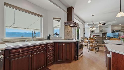 594 Mountain Drive, Vernon, BC - Indoor Photo Showing Kitchen With Double Sink