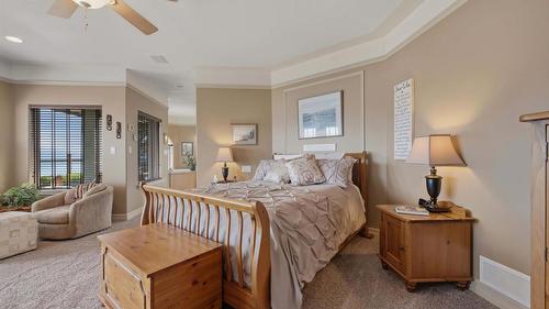 594 Mountain Drive, Vernon, BC - Indoor Photo Showing Bedroom