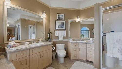 594 Mountain Drive, Vernon, BC - Indoor Photo Showing Bathroom
