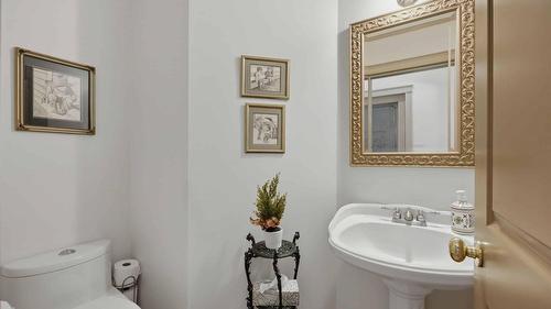 594 Mountain Drive, Vernon, BC - Indoor Photo Showing Bathroom