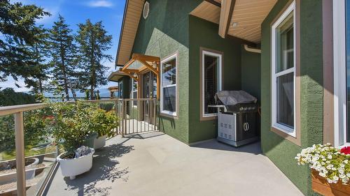 594 Mountain Drive, Vernon, BC - Outdoor With Exterior