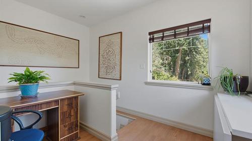 594 Mountain Drive, Vernon, BC - Indoor Photo Showing Office