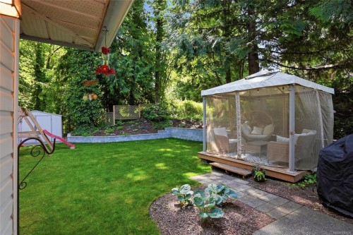 #B-184 Westwood Rd, Nanaimo, BC - Outdoor With Backyard