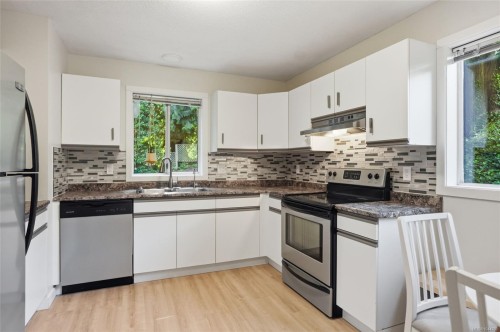 #B-184 Westwood Rd, Nanaimo, BC - Indoor Photo Showing Kitchen With Double Sink With Upgraded Kitchen