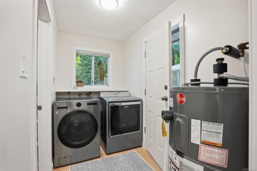 #B-184 Westwood Rd, Nanaimo, BC - Indoor Photo Showing Laundry Room