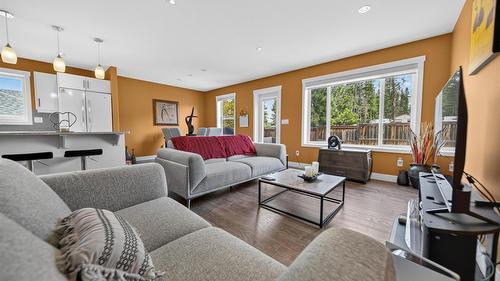 1510 21A Avenue, Cranbrook, BC - Indoor Photo Showing Living Room