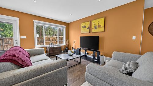 1510 21A Avenue, Cranbrook, BC - Indoor Photo Showing Living Room