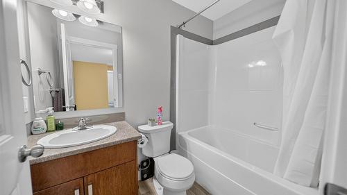 1510 21A Avenue, Cranbrook, BC - Indoor Photo Showing Bathroom