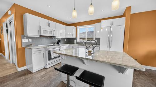 1510 21A Avenue, Cranbrook, BC - Indoor Photo Showing Kitchen