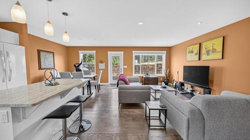 1510 21A Avenue, Cranbrook, BC - Indoor Photo Showing Living Room