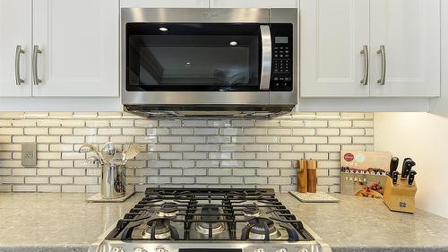 3077 Quail Crescent, Kelowna, BC - Indoor Photo Showing Kitchen
