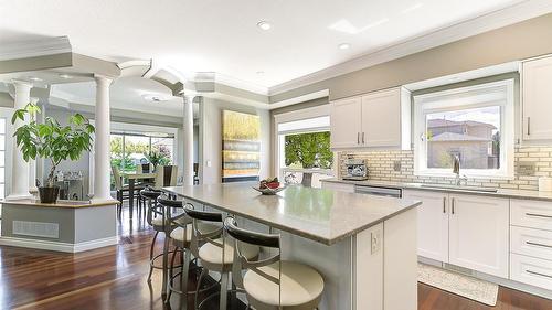 3077 Quail Crescent, Kelowna, BC - Indoor Photo Showing Kitchen With Upgraded Kitchen