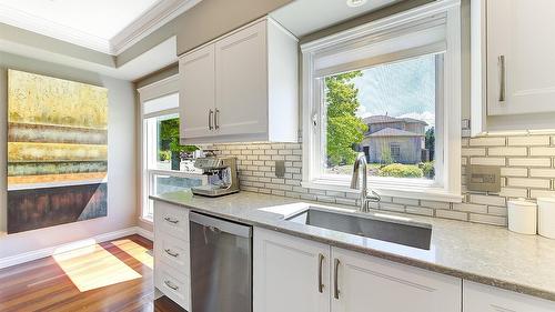 3077 Quail Crescent, Kelowna, BC - Indoor Photo Showing Kitchen