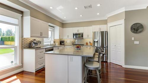 3077 Quail Crescent, Kelowna, BC - Indoor Photo Showing Kitchen With Upgraded Kitchen