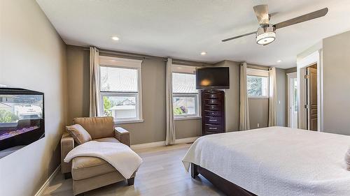 3077 Quail Crescent, Kelowna, BC - Indoor Photo Showing Bedroom