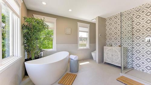 3077 Quail Crescent, Kelowna, BC - Indoor Photo Showing Bathroom