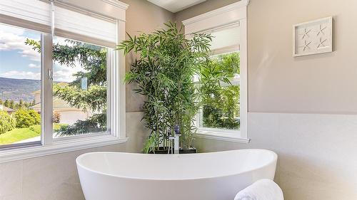 3077 Quail Crescent, Kelowna, BC - Indoor Photo Showing Bathroom