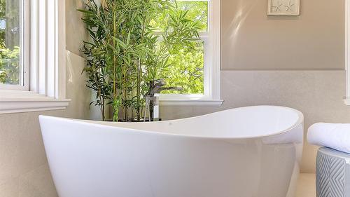 3077 Quail Crescent, Kelowna, BC - Indoor Photo Showing Bathroom