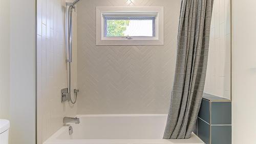 3077 Quail Crescent, Kelowna, BC - Indoor Photo Showing Bathroom