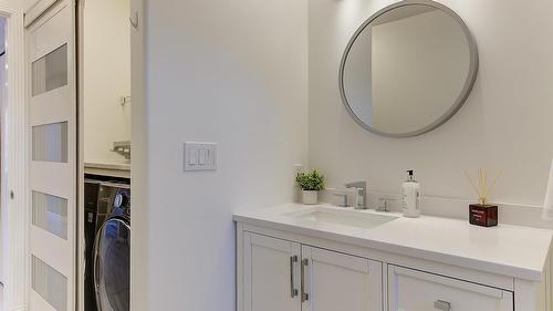 3077 Quail Crescent, Kelowna, BC - Indoor Photo Showing Bathroom
