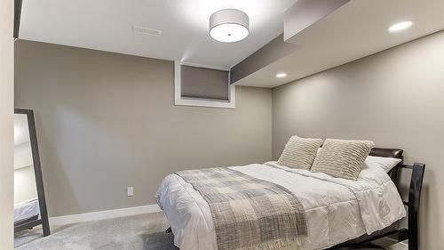 3077 Quail Crescent, Kelowna, BC - Indoor Photo Showing Bedroom