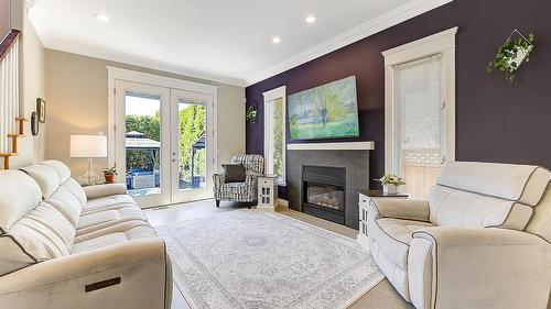 3077 Quail Crescent, Kelowna, BC - Indoor Photo Showing Living Room With Fireplace