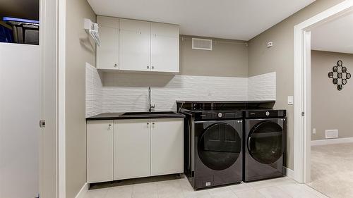 3077 Quail Crescent, Kelowna, BC - Indoor Photo Showing Laundry Room