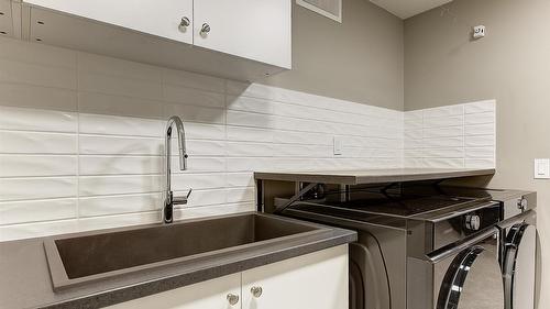 3077 Quail Crescent, Kelowna, BC - Indoor Photo Showing Laundry Room