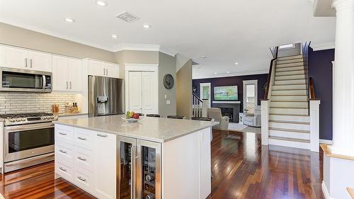 3077 Quail Crescent, Kelowna, BC - Indoor Photo Showing Kitchen With Upgraded Kitchen