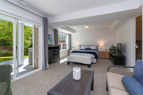 #2-1649 Lloyd Pl, View Royal, BC 