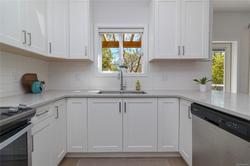 #2-1649 Lloyd Pl, View Royal, BC 
