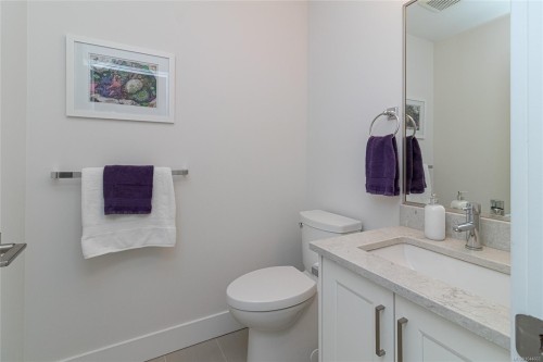 #2-1649 Lloyd Pl, View Royal, BC 