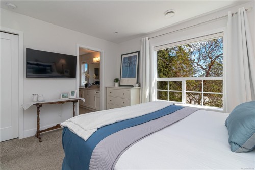 #2-1649 Lloyd Pl, View Royal, BC 