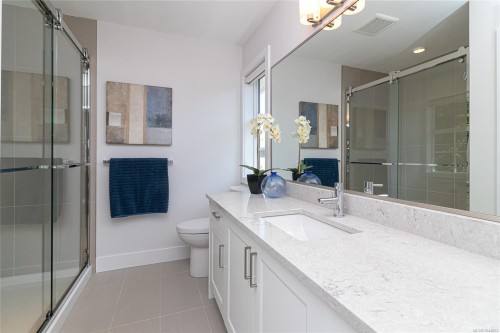 #2-1649 Lloyd Pl, View Royal, BC 