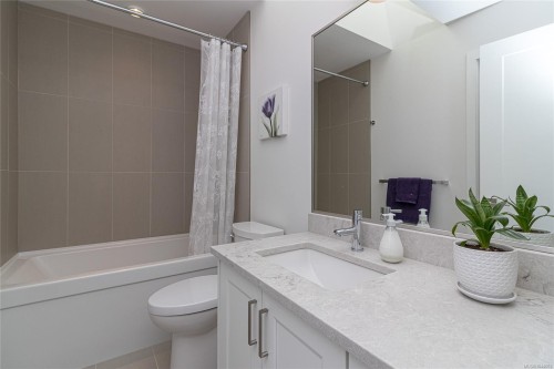 #2-1649 Lloyd Pl, View Royal, BC 