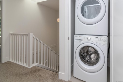 #2-1649 Lloyd Pl, View Royal, BC 
