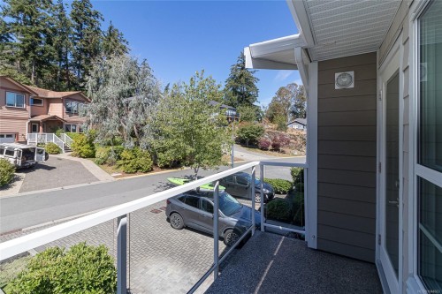 #2-1649 Lloyd Pl, View Royal, BC 