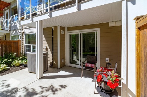 #2-1649 Lloyd Pl, View Royal, BC 