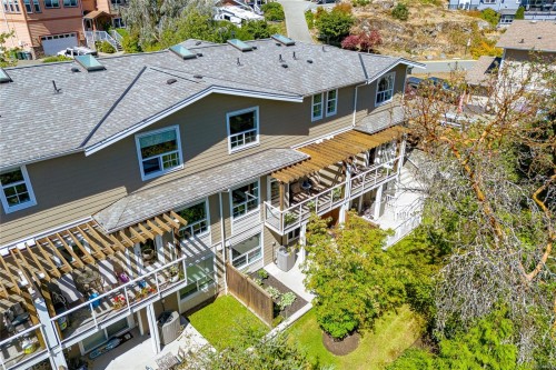 #2-1649 Lloyd Pl, View Royal, BC 