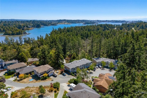 #2-1649 Lloyd Pl, View Royal, BC 