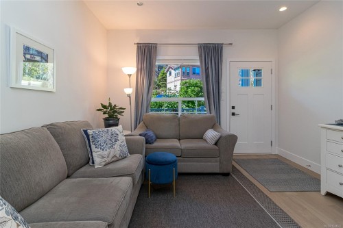 #2-1649 Lloyd Pl, View Royal, BC 