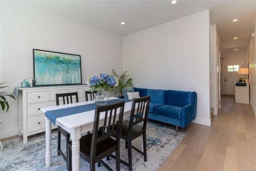 #2-1649 Lloyd Pl, View Royal, BC 