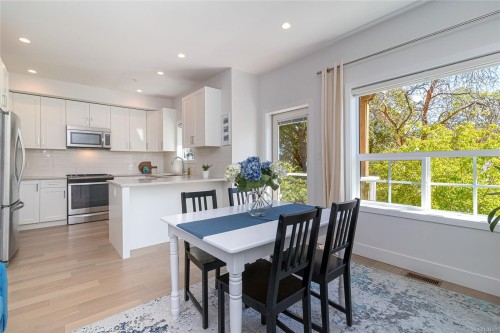 #2-1649 Lloyd Pl, View Royal, BC 