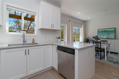 #2-1649 Lloyd Pl, View Royal, BC 
